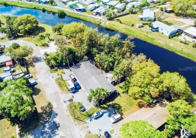3rd image of 5050 74Th St N, ST PETERSBURG, FL 33709