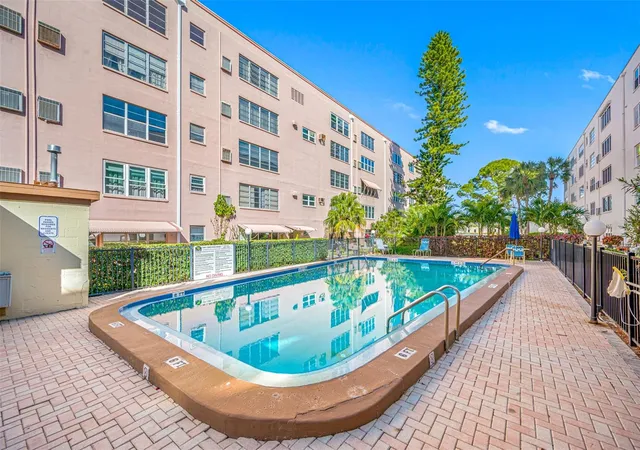 Homes for sale in St Petersburg, FL | 5521 80Th St N #310, St Petersburg, FL 33709 | MLS# TB8303258