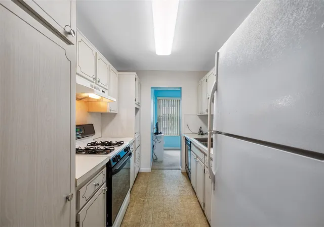Homes for sale in St Petersburg, FL | 5521 80Th St N #310, St Petersburg, FL 33709 | MLS# TB8303258