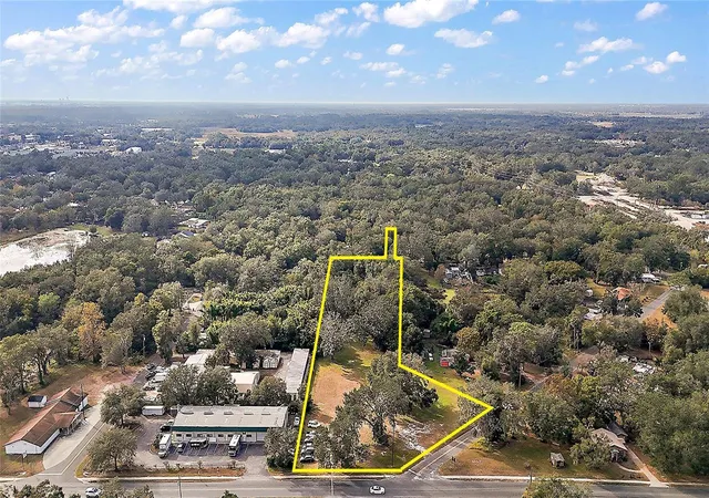 3rd image of 2409 Montclair Rd, Leesburg, FL 34748 | MLS# G5087244