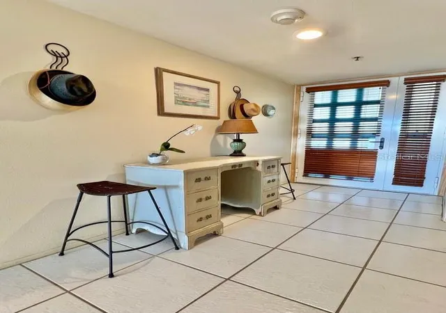 2nd image of 1065 Gulf Of Mexico Dr #302, Bradenton Beach, FL 34217 | MLS# A4624142