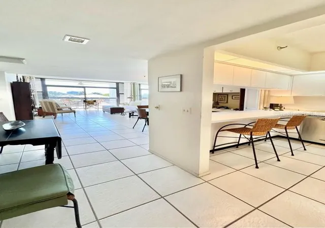 4th image of 1065 Gulf Of Mexico Dr #302, Bradenton Beach, FL 34217 | MLS# A4624142