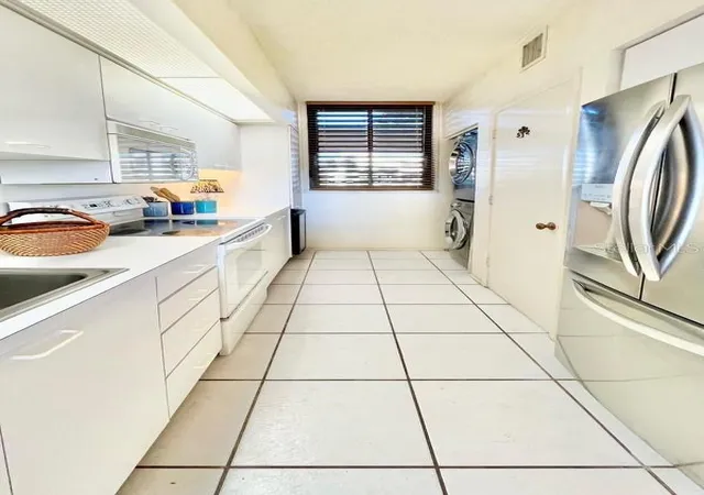 5th image of 1065 Gulf Of Mexico Dr #302, Bradenton Beach, FL 34217 | MLS# A4624142
