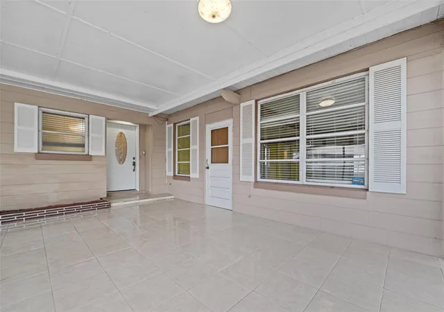 3rd image of 912 Avenue T Se, Winter Haven, FL 33880 | MLS# S5113072