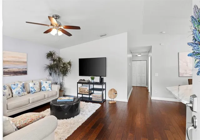 4th image of 1507 E Henry Ave, Tampa, FL 33610 | MLS# L4948007