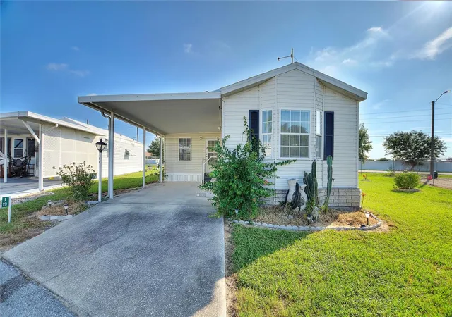 Photo 2 of Manufactured home for sale at 251 Patterson Rd #J19, Haines City, FL 33844 | MLS# G5087778 | Listing updated on 2026-08-06