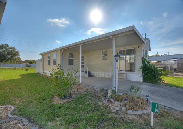 Photo 3 of Manufactured home for sale at 251 Patterson Rd #J19, Haines City, FL 33844 | MLS# G5087778 | Listing updated on 2026-08-06