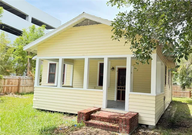 3rd image of 1569 7Th St, Sarasota, FL 34236 | MLS# A4625551