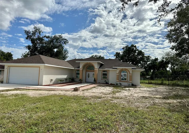 Photo 3 of Single family home for sale at 17271 E Peggy Ave, Mount Dora, FL 32757 | MLS# O6247978 | Listing updated on 2026-08-05