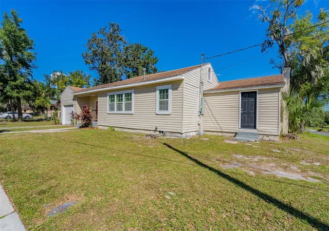 Photo 3 of Single family home for sale at 112 S Moss St, Leesburg, FL 34748 | MLS# O6249821 | Listing updated on 2026-10-22