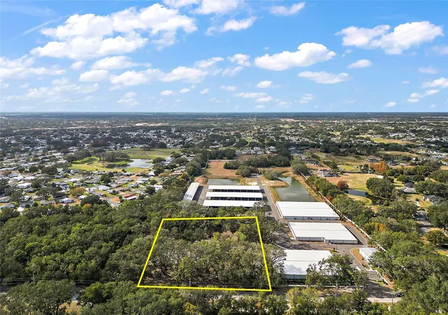 Homes for sale in Weirsdale, FL | 41015 County Road 25, Weirsdale, FL 32195 | MLS# G5088471
