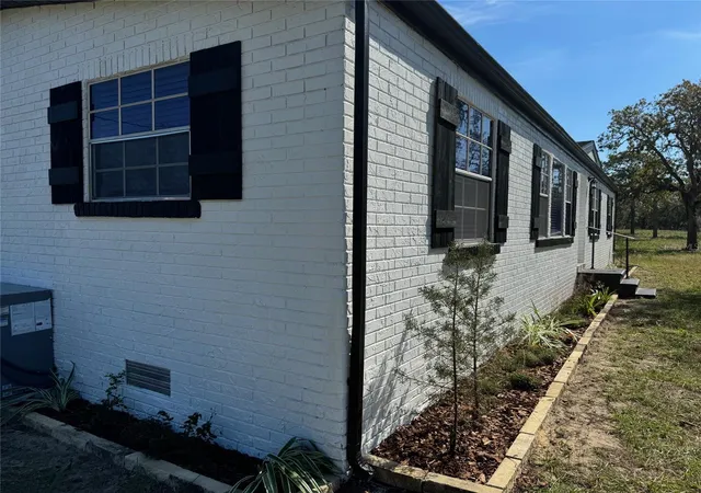 Photo 3 of Manufactured home for sale at 9437 N Singapore Ave, Dunnellon, FL 34433 | MLS# OM688309 | Listing updated on 2026-08-03