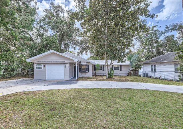 Photo 1 of Single family home for sale at 524 E Church St, Deland, FL 32724 | MLS# O6252354 | Listing updated on 2026-09-29