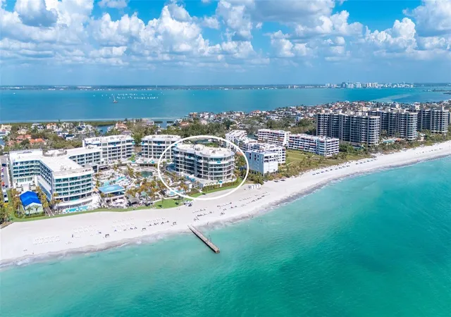 2nd image of 1561 Gulf Of Mexico Dr #403, Longboat Key, FL 34228 | MLS# A4627926