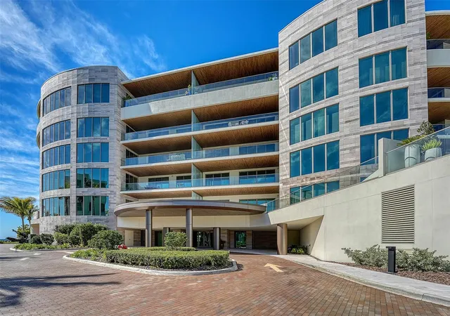 3rd image of 1561 Gulf Of Mexico Dr #403, Longboat Key, FL 34228 | MLS# A4627926