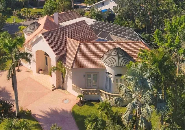 Photo 1 of Single family home for sale at 5331 Siesta Cove Dr, Sarasota, FL 34242 | MLS# A4628363 | Listing updated on 2026-07-28