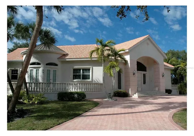 Photo 2 of Single family home for sale at 5331 Siesta Cove Dr, Sarasota, FL 34242 | MLS# A4628363 | Listing updated on 2026-07-28