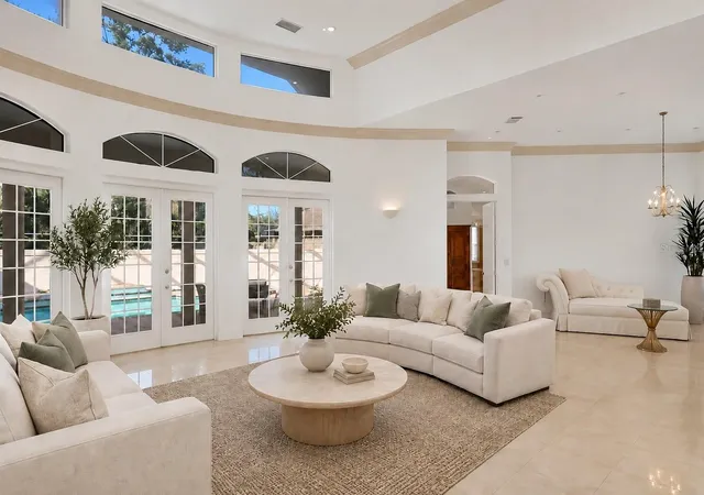 Photo 5 of Single family home for sale at 5331 Siesta Cove Dr, Sarasota, FL 34242 | MLS# A4628363 | Listing updated on 2026-07-28