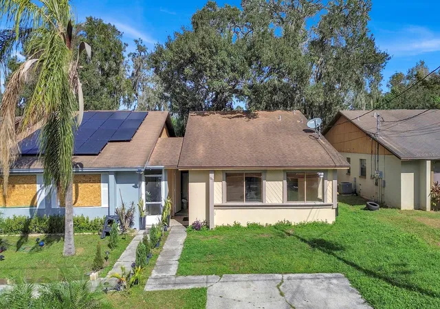 3rd image of 1057 Old South Dr, Lakeland, FL 33811 | MLS# TB8320162