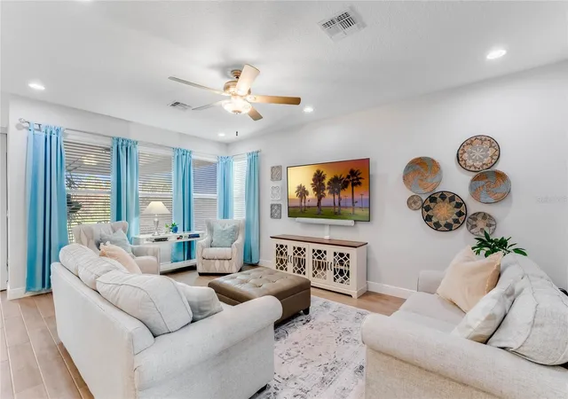 Photo 4 of Sale Pending at 9849 Lost Creek Dr, Winter Garden, FL 34787 | MLS# O6258009 | Listing updated on 2026-06-18