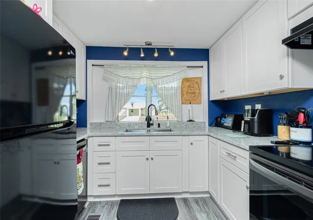 3rd image of 1520 Blue Heron Dr, Englewood, FL 34224 | MLS# C7500560