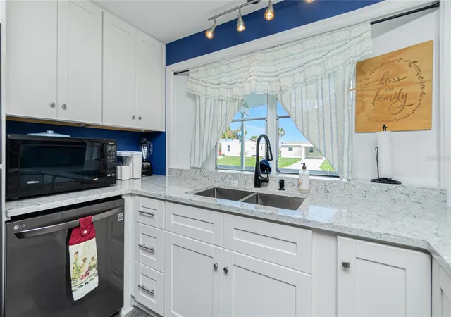4th image of 1520 Blue Heron Dr, Englewood, FL 34224 | MLS# C7500560
