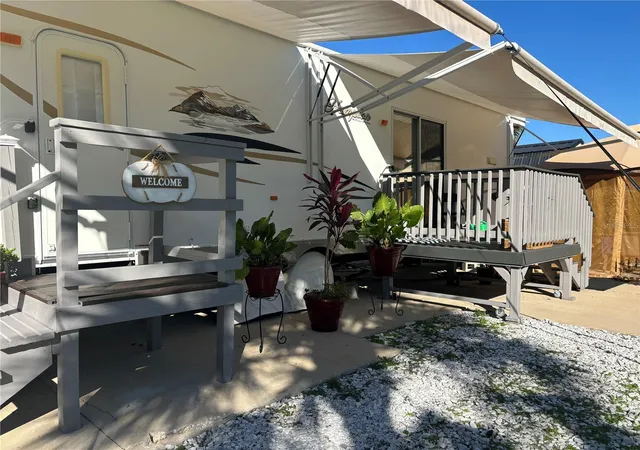 3rd image of 3097 Ne 102Nd Avenue Rd, Silver Springs, FL 34488 | MLS# OM689766