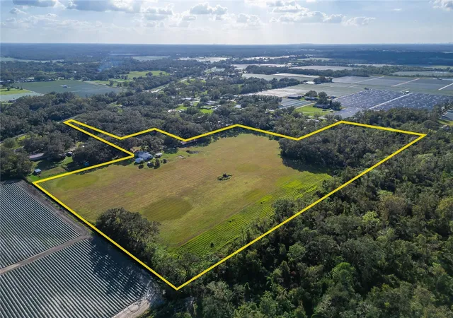 Photo 3 of Manufactured home for sale at 5030 Sydney Rd, Plant City, FL 33566 | MLS# TB8322808 | Listing updated on 2026-04-27