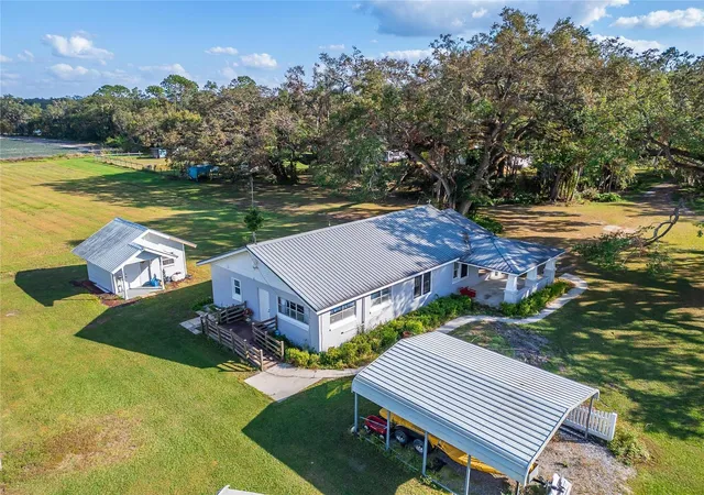 Photo 4 of Manufactured home for sale at 5030 Sydney Rd, Plant City, FL 33566 | MLS# TB8322808 | Listing updated on 2026-04-27