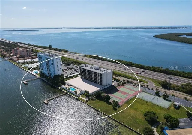 2nd image of 7100 Sunshine Skyway Ln S, Saint Petersburg, FL 33711