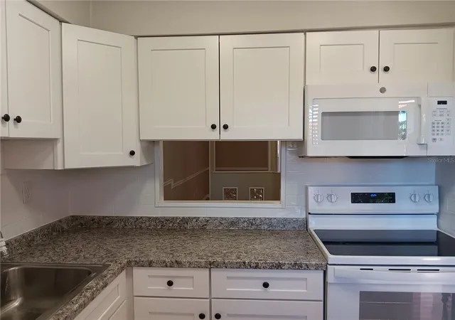 Homes for sale in Orlando, FL | 2860 N Powers Dr #8, Orlando, FL 32818 | MLS# O6260088