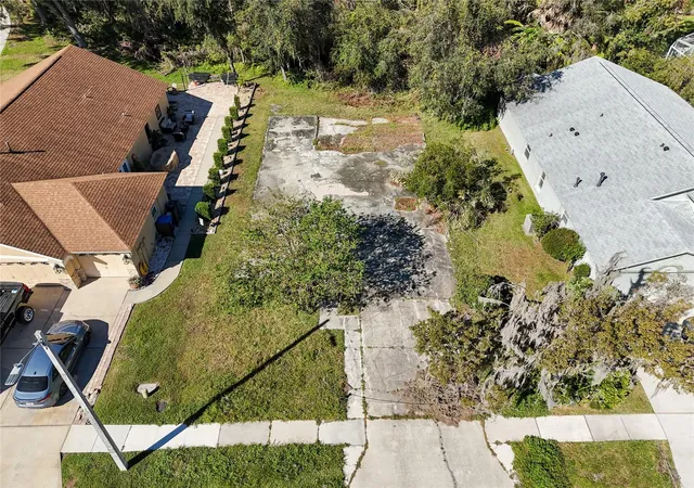 4th image of 1323 Baythorn Dr, Wesley Chapel, FL 33543 | MLS# TB8324900