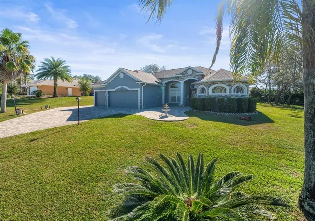 2nd image of 10307 Ridge Top Loop, Weeki Wachee, FL 34613 | MLS# W7870325