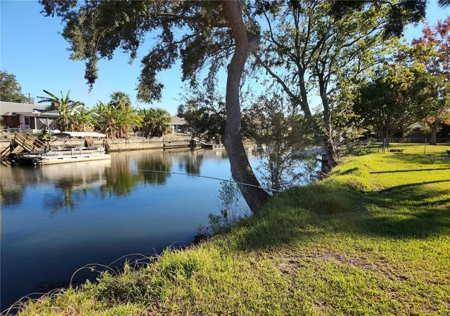 5th image of 3879 N Seminole Pt, Crystal River, FL 34428 | MLS# OM690751