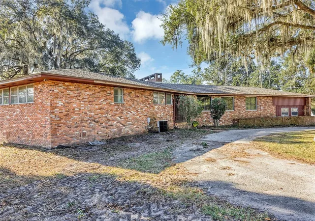 Photo 2 of House for sale at 208 Ne 70Th St, Ocala, FL 34479 | MLS# OM691016 | Listing updated on 2026-08-10