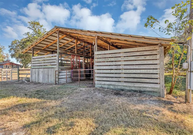 Photo 4 of House for sale at 208 Ne 70Th St, Ocala, FL 34479 | MLS# OM691016 | Listing updated on 2026-08-10