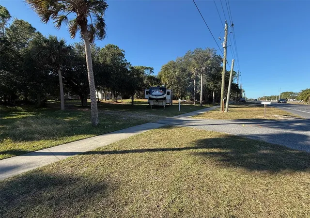 Photo 5 of Single family home for sale at 3258 S Ridgewood Ave, Edgewater, FL 32141 | MLS# NS1083279 | Listing updated on 2026-03-09