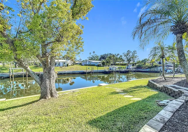 4th image of 4 Windsor Dr, Englewood, FL 34223 | MLS# N6135900