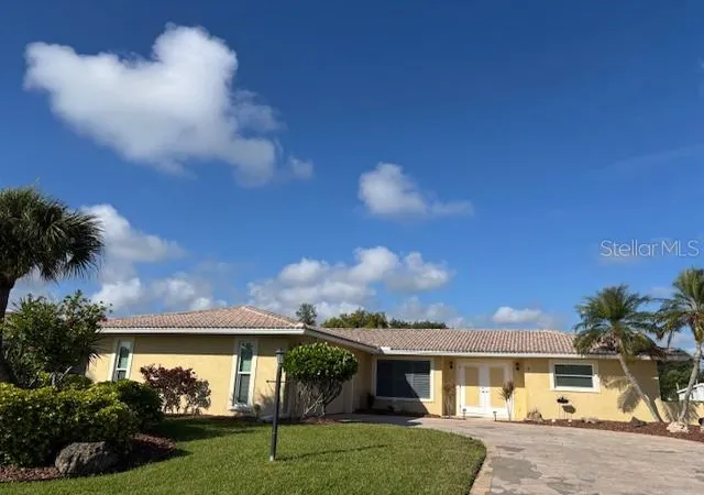 5th image of 4 Windsor Dr, Englewood, FL 34223 | MLS# N6135900