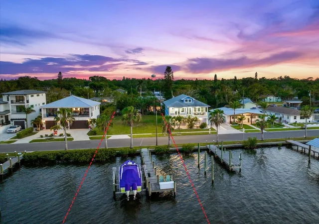 3rd image of 1910 Riverside Dr E, Bradenton, FL 34208 | MLS# A4632262