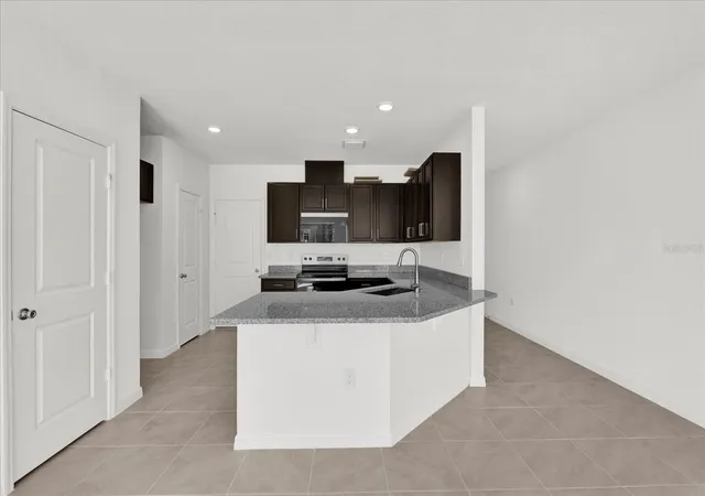 Photo 3 of Townhouse for sale at 375 Sequoia Dr, Lake Wales, FL 33859 | MLS# O6264382 | Listing updated on 2026-08-17