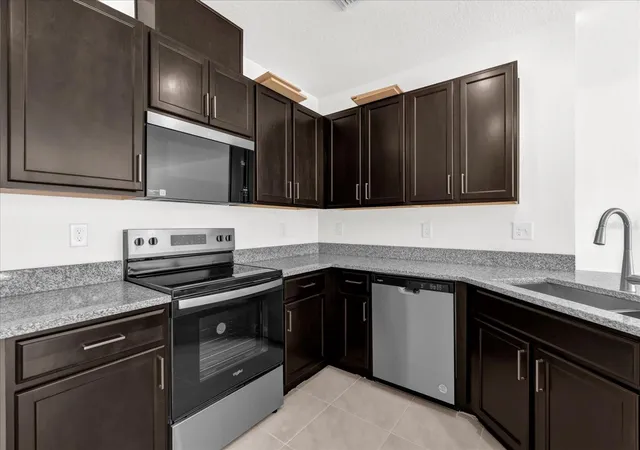 Photo 3 of Townhouse for sale at 375 Sequoia Dr, Lake Wales, FL 33859 | MLS# O6264382 | Listing updated on 2026-08-17