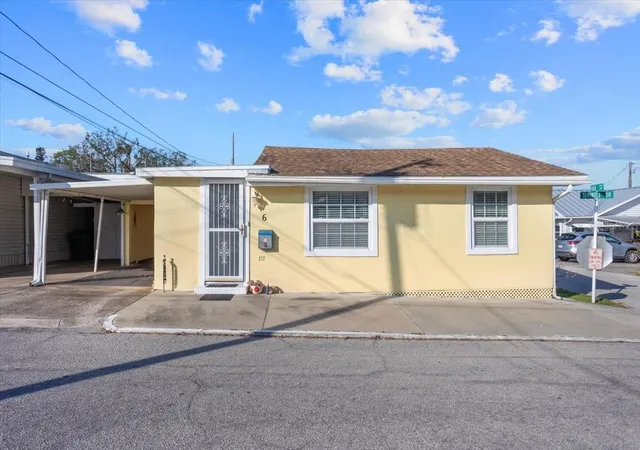 Photo 2 of Single family home for sale at 6 Seminole Dr, Bradenton, FL 34208 | MLS# A4633111 | Listing updated on 2026-08-18
