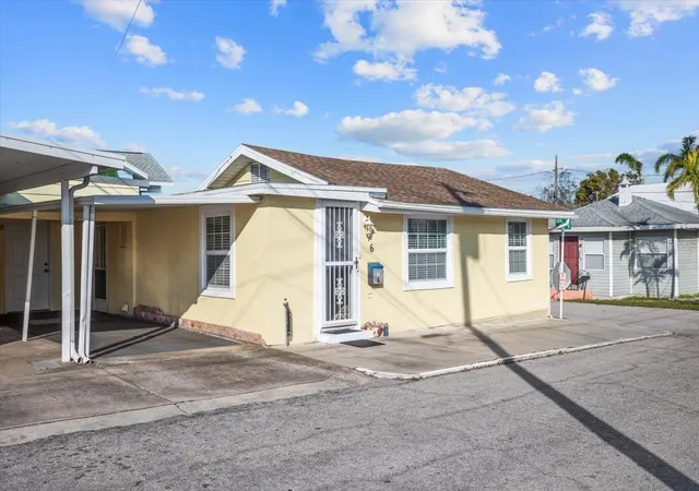 Photo 1 of Single family home for sale at 6 Seminole Dr, Bradenton, FL 34208 | MLS# A4633111 | Listing updated on 2026-08-18
