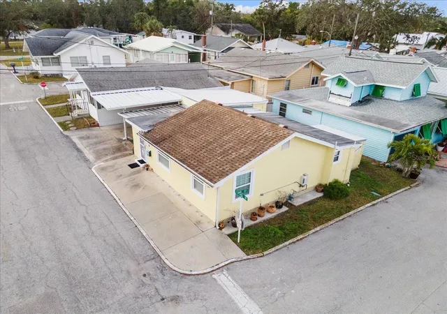 Photo 4 of Single family home for sale at 6 Seminole Dr, Bradenton, FL 34208 | MLS# A4633111 | Listing updated on 2026-08-18