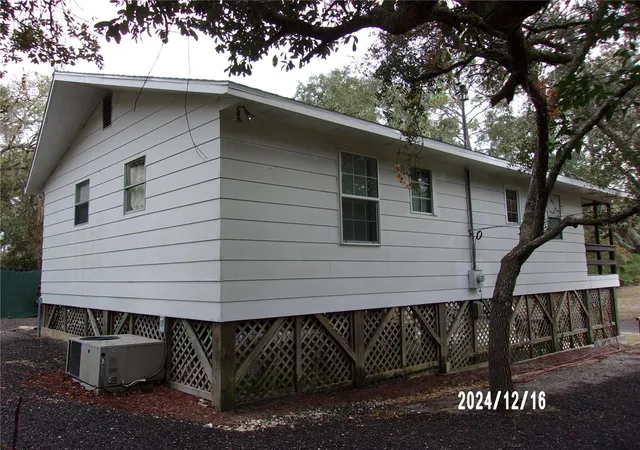Photo 3 of Single family home for sale at 17935 SE 10th Place, Silver Springs, FL 34488 | MLS# OM691769 | Listing updated on 2026-06-08