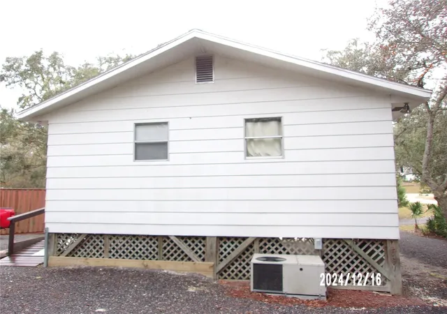 Photo 4 of Single family home for sale at 17935 SE 10th Place, Silver Springs, FL 34488 | MLS# OM691769 | Listing updated on 2026-06-08