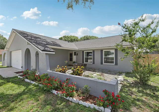 Photo 4 of Single family home for sale at 1009 Black Knight Dr, Valrico, FL 33594 | MLS# TB8332790 | Listing updated on 2026-05-09