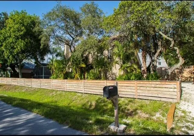 Photo 3 of Single family home for sale at 5311 Creek Dr, Sarasota, FL 34231 | MLS# A4633792 | Listing updated on 2026-06-22