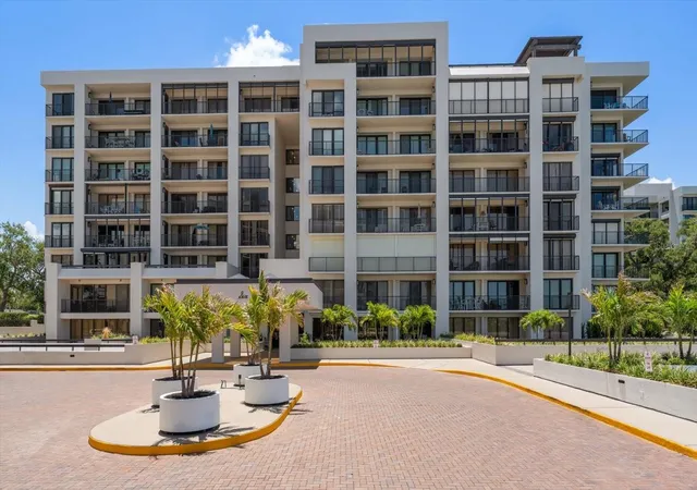 Listing Photo 1 - Condo for sale in building located at 6 Belleview Blvd, Belleair, FL 33756 - Unit #105